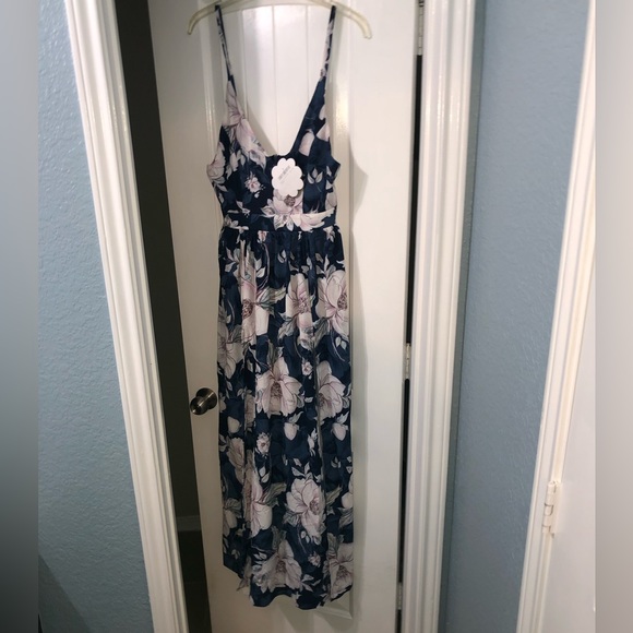 I’m With You Maxi Dress - Picture 5 of 5